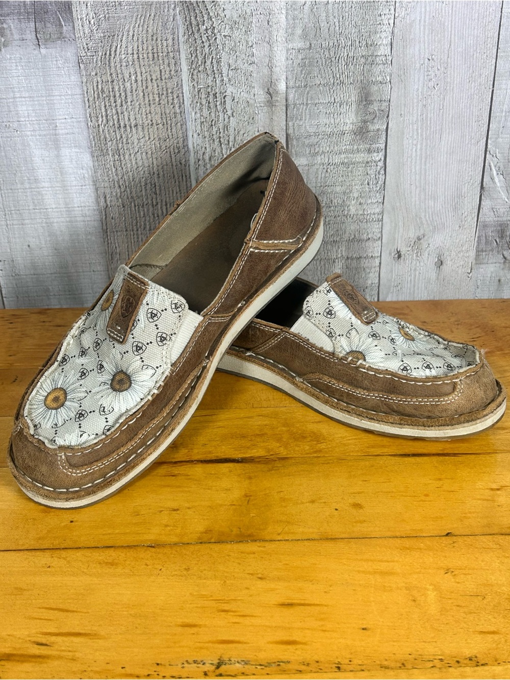 Ariat Cruiser US 9B Leather Daisy Cruiser Floral Slip On Loafers Western Boho